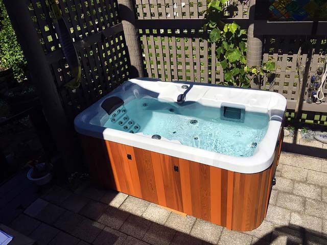 Pacific Spas's Solo model provide pure luxury and ultimate relaxation.