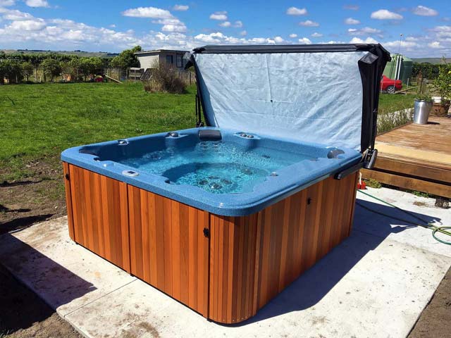 A Hawaii spa in Caribbean Blue